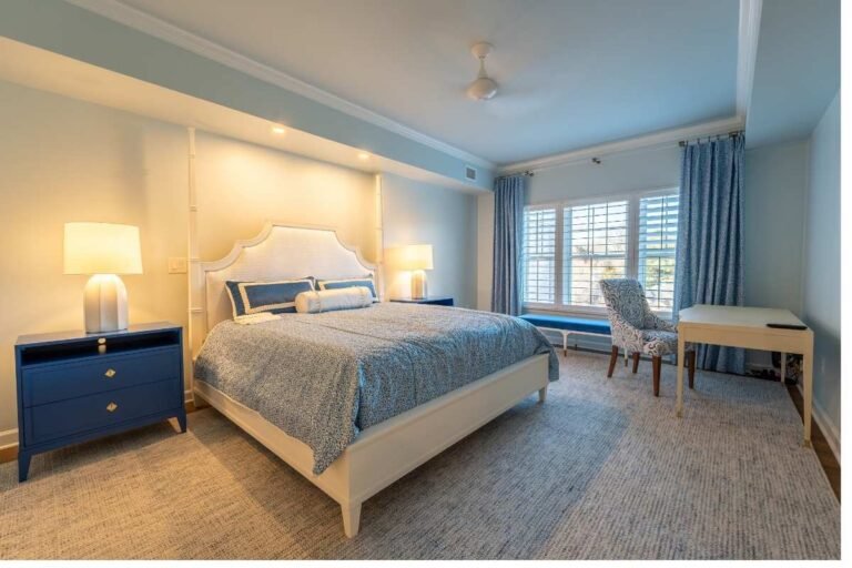 Blue bedroom ideaThat Feels Warm